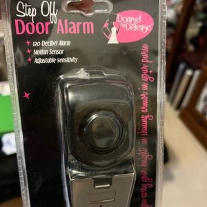 Damsel in defense step off door alarm